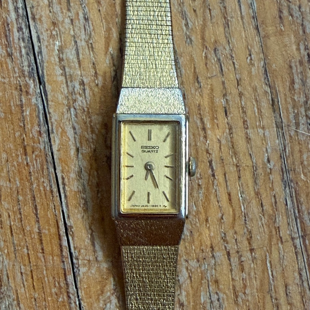 Vintage Seiko Gold Tone Quartz Women’s Watch – Rectangular Dial - 1980’s